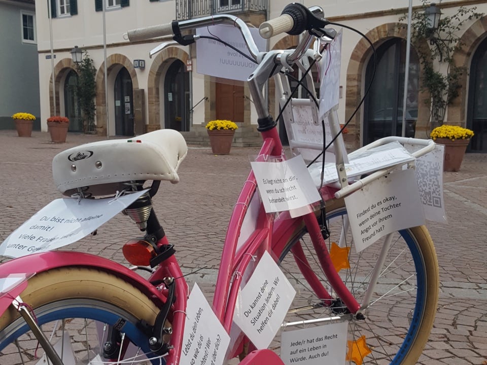 Aktions-Fahrrad am Marktbrunnen in Weilheim