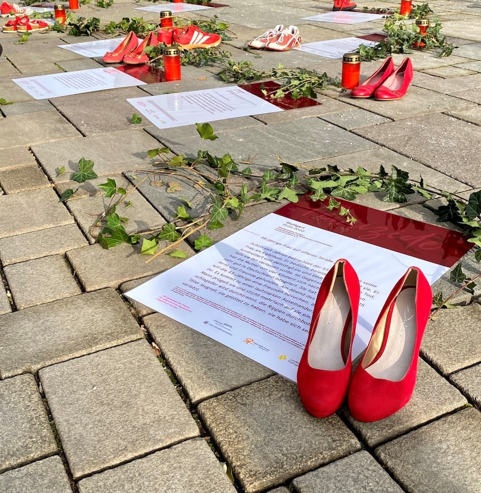 Internationaler Tag gegen Gewalt an Frauen – Rote Schuhe in Nürtingen
